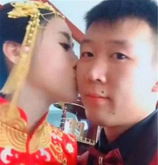 yy小白龙贴吧 YY小白龙结婚请谁了 为什么没主播捧场