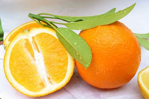 橙子和什么榨汁好喝 橙子和什么一起榨汁好喝 和梨怎么一起榨汁