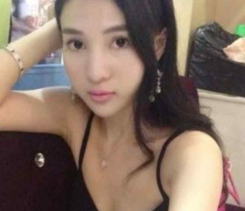 睡觉的图片 郭美美陪人睡觉图片 郭美美陪睡叫价十万