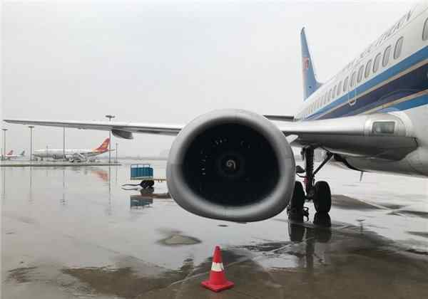 一架飞机能坐多少人 波音737告别中国 波音737能坐多少人？飞机选座位什么位置好？