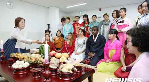 越南婚介网 韩国涉外婚姻调查：中国新郎、越南新娘最吃香！