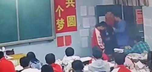 高中老师飞踹学生 高中老师飞踹学生怎么回事？高中老师为什么飞踹学生事件来龙去脉