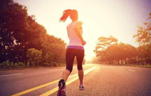 夜跑和晨跑哪个更好 减脂是晨跑好还是夜跑好 减脂怎么跑