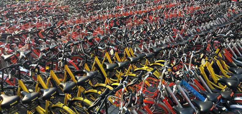 南京共享单车死城 南京共享单车死城 荒草丛中约8000辆共享单车