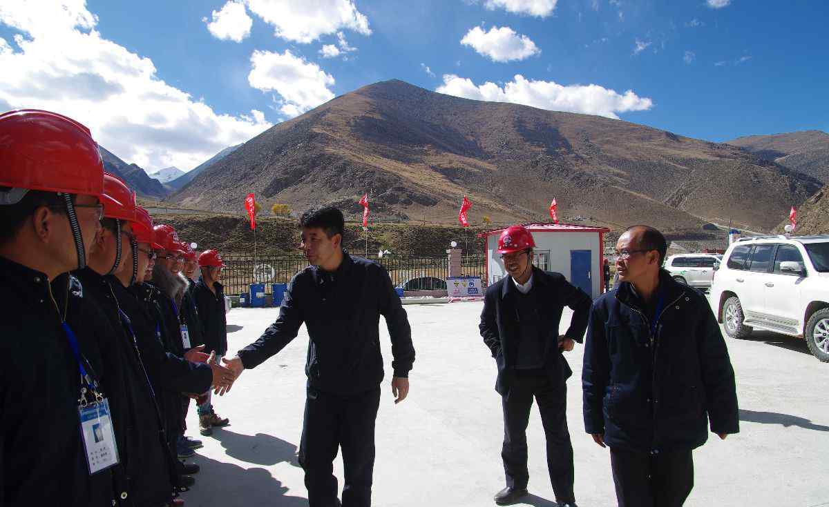 西藏交通厅 西藏自治区交通厅王锦河副厅长一行莅临G019项目部检查指导工作