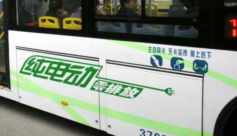 苏州公交车 苏州公交门 小情侣在公交车里当场亲热