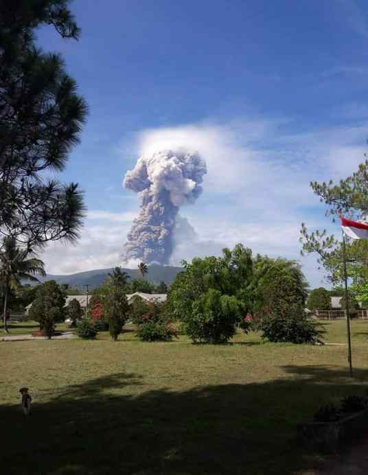 索普坦火山喷发 索普坦火山喷发现场最新图片曝光  火山喷发的原因是什么