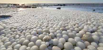 芬兰海滩万颗冰蛋 芬兰海滩万颗冰蛋的形成原因，我国的冰雪产业股票有哪些？