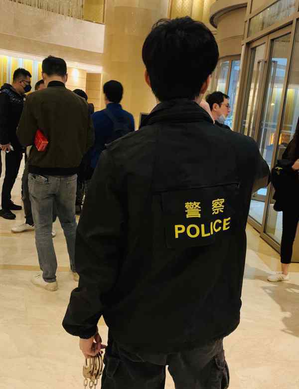 全面包围 记者随警4天全记录！上海警方赴大连抓捕，包围城中村别墅