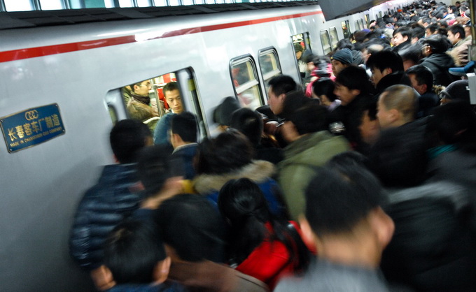 武汉女子挤地铁致10级伤残 索赔17万元！法院判了