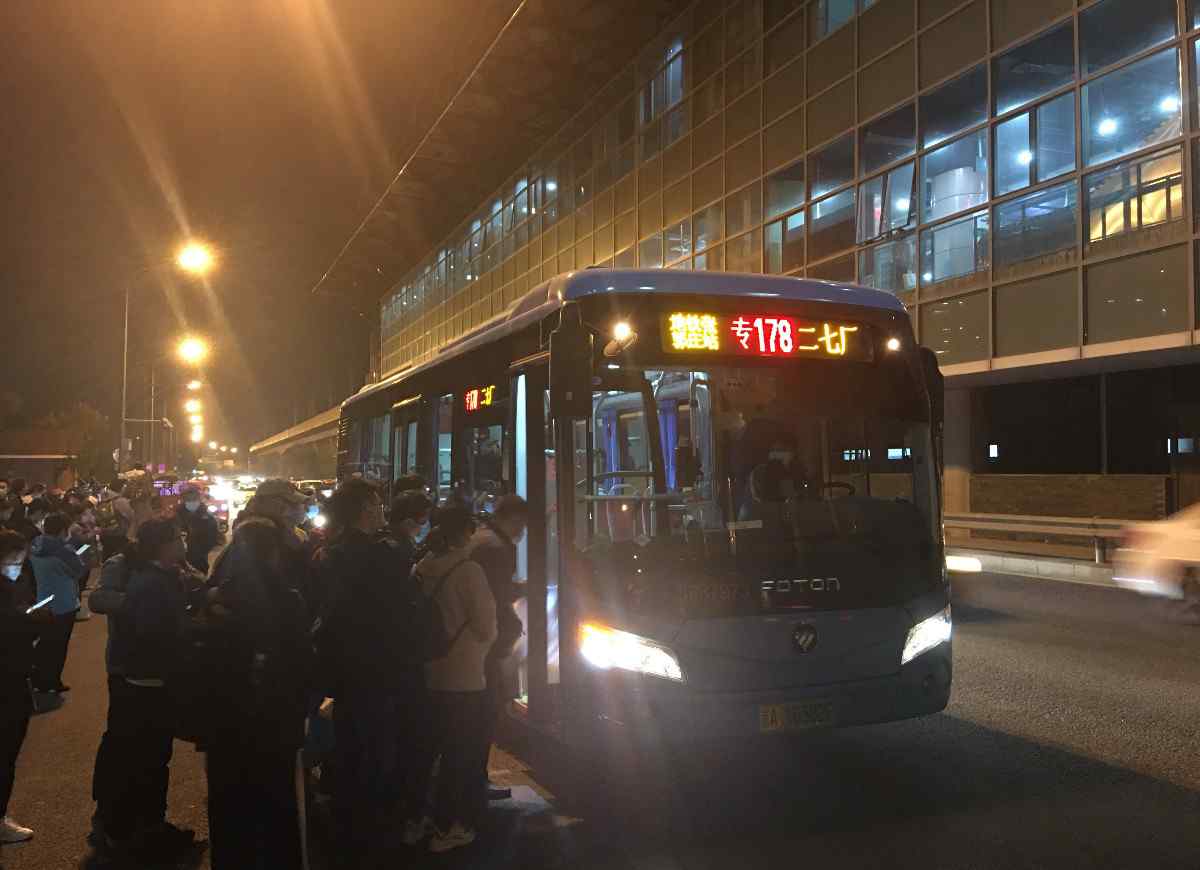 北京今年优化增设公交线路超百条 乘车更顺畅