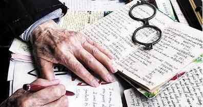 血和骨 重庆102岁老人坚持学英语90年 将学习融入血液和骨髓