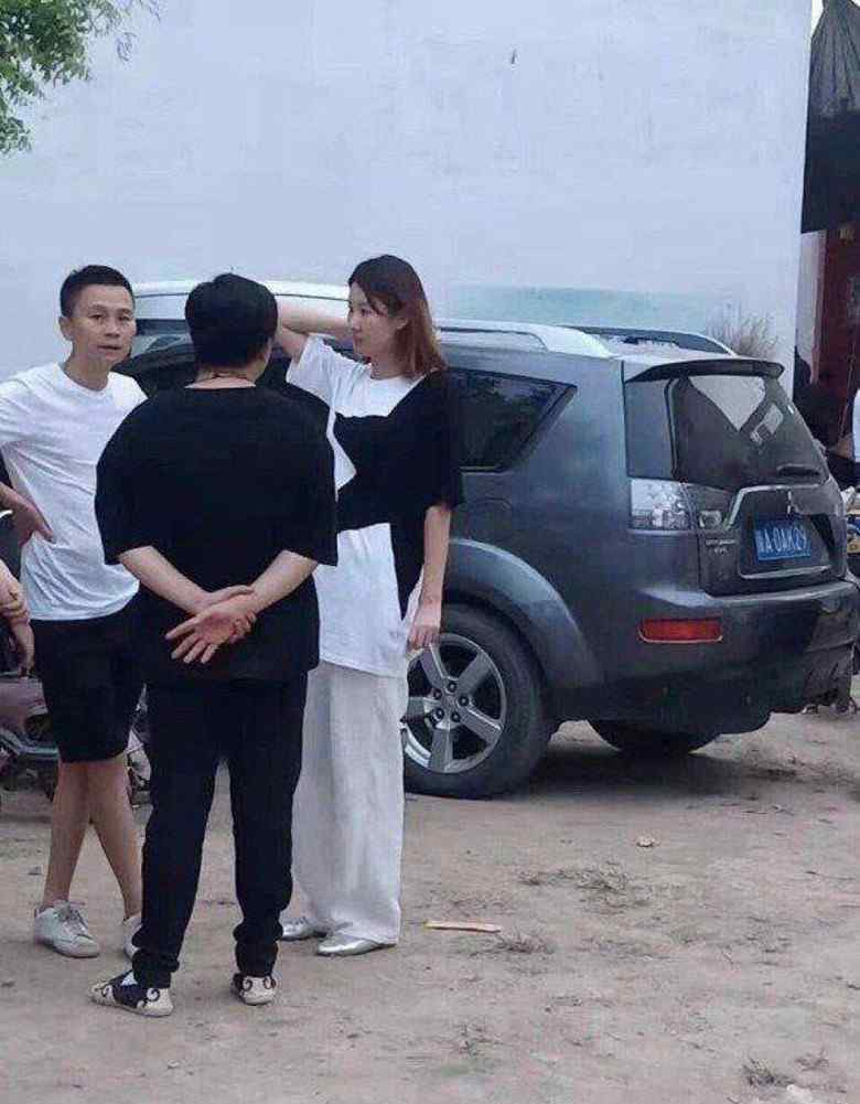 王宝强老婆马蓉的胸 曝光!王宝强女友正面照秒杀马蓉 真如村民所说一样高挑貌美