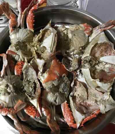 螃蟹里面黑色膏状图片 济南市民几百元买回"冻螃蟹" 煮出来内脏发黑不能吃