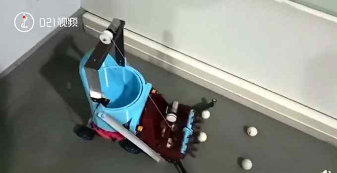 15岁女生发明捡乒乓球机器人 灵感来自农田收割机 网友：这个挺实用