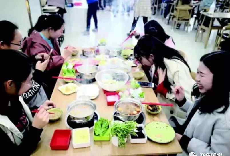 大学生食堂 山东一高校再现网红餐厅！学生主要来玩顺便吃个饭