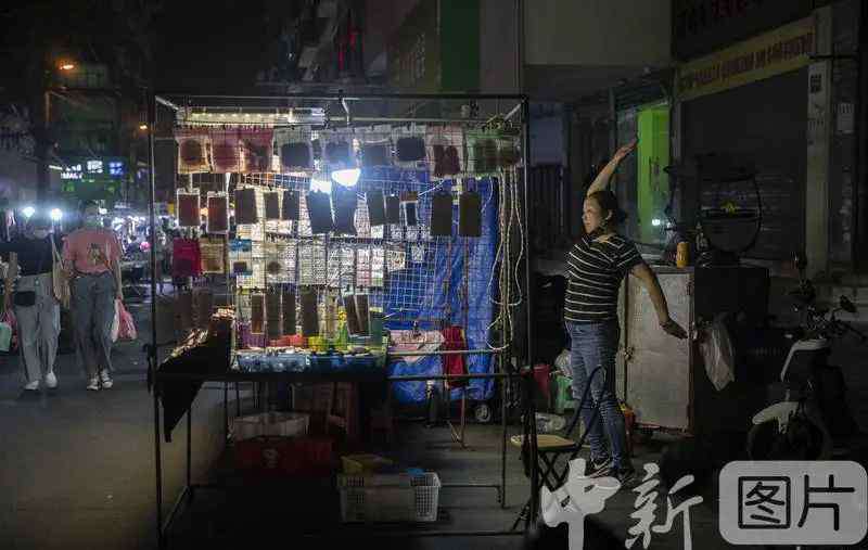 练摊 报复性练摊与消费赤字街边化 首富也曾摆地摊