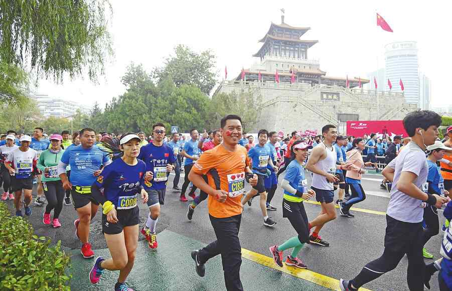 济南马拉松直播 2019泉城（济南）马拉松举行 段世杰孙继业崔大林孙述涛出席活动