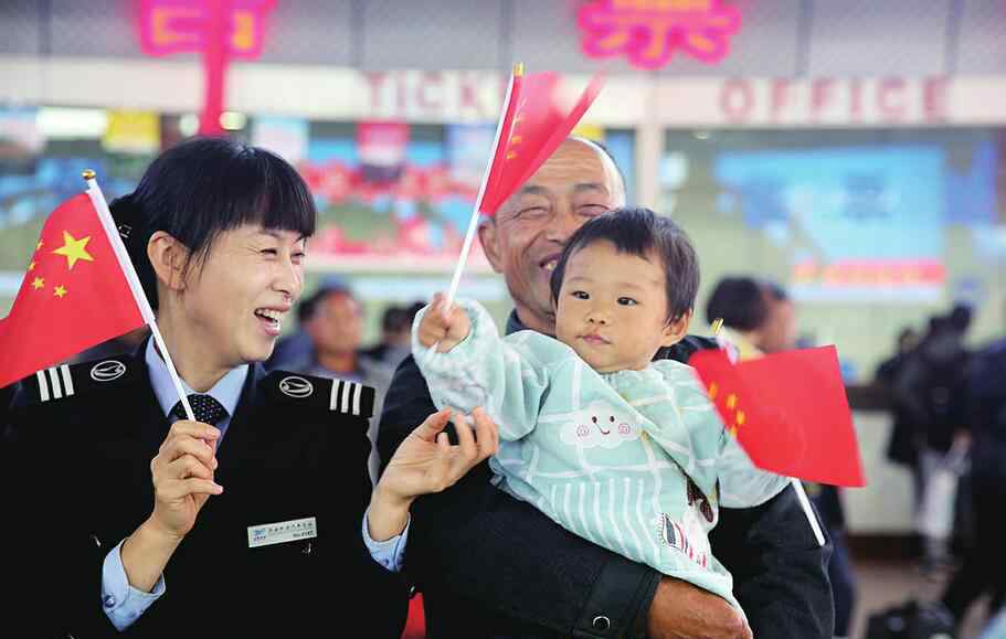 十八和谐广场 党的十九大开幕在济南上下引起强烈反响——未来的顶层设计让人心潮澎湃