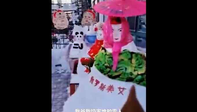 72岁东北奶奶院里堆出雪人世界 各式各样的帽子纱巾看呆路人