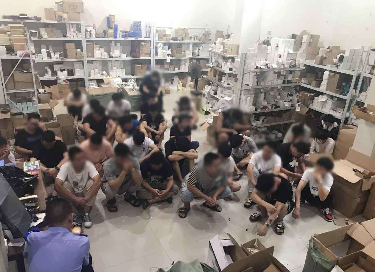 315打假晚会 315晚会前夕，花西子联手警方查获一处重大假货窝点