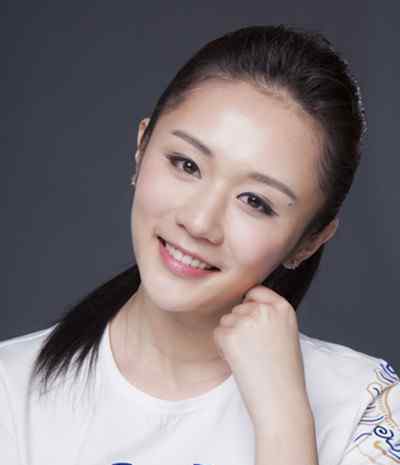 曹琦,毕业于沈阳音乐学院音乐剧专业,是一名优秀的新生代女演员.