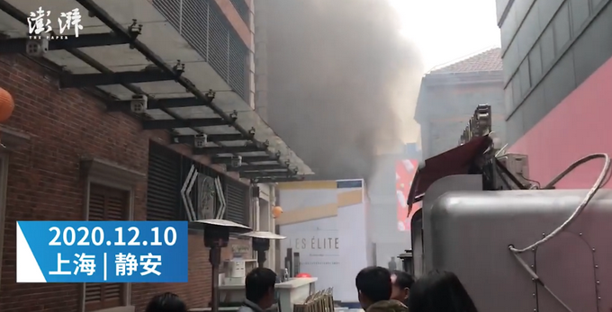 上海南京西路地铁站冒大量浓烟 系一地下室仓库发生火灾 无人员伤亡