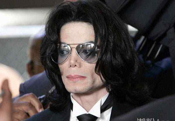 迈克尔杰克逊整形 迈克尔杰克逊为什么整容 原因竟然来自他的父亲