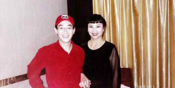 六小龄童近况 六小龄童庆结婚30周年 晒与妻子合影浓情蜜意