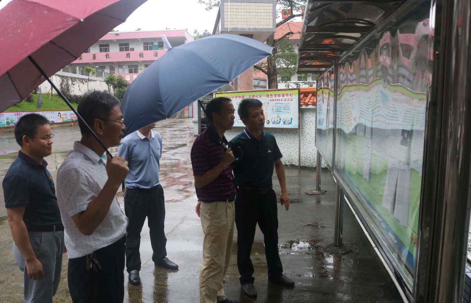 紫金教育局 调研路上，风雨无阻——紫金县教育局局长黄汝荐亲临中坝镇小学调研指导工作