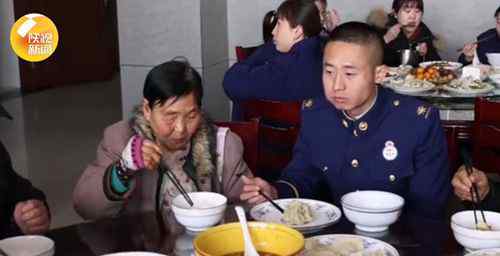 消防员吃水饺认出妈妈的味道 家属秘密探亲温暖冬至 这意味着什么?