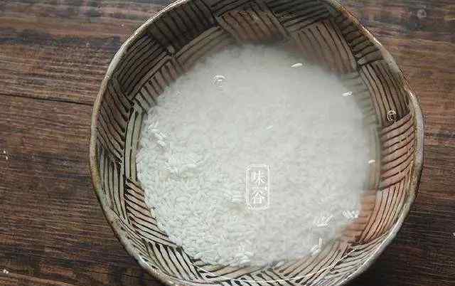 腊肉糯米饭的做法 腊味糯米饭的做法