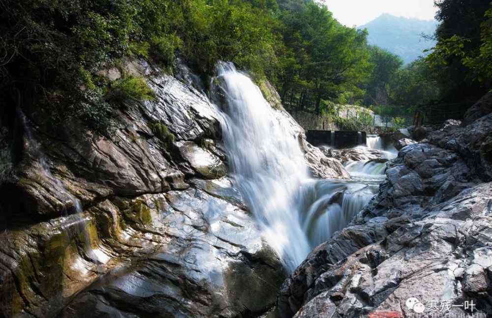 高冠瀑布 西安高冠瀑布，曾是多个朝代的皇家花园，却流传着一个神奇的故事