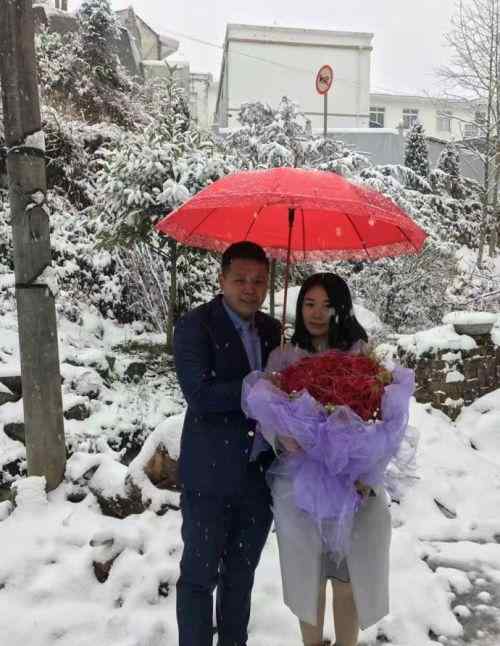 董蒙蒙 永嘉一对新人订婚日遇白雪 别样的风景和浪漫