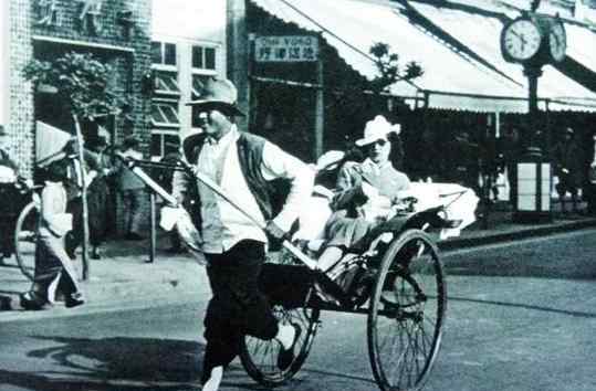 人力黄包车 黄包车：中国最早的“出租车”，纯人力驱动，百公里油耗半袋大米
