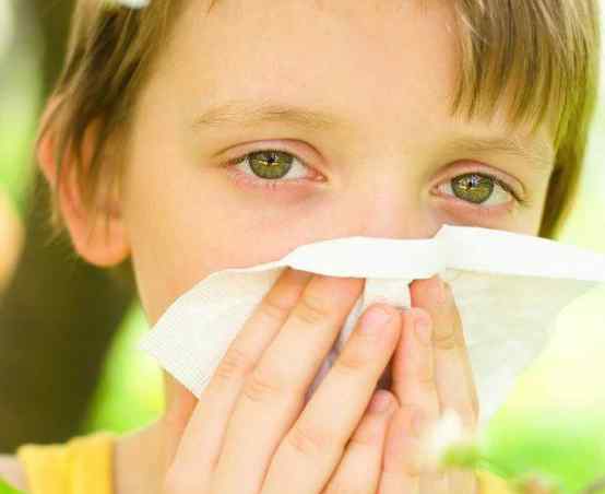 鼻炎是什么原因引起的 什么是引起过敏性鼻炎的主要原因？症状有哪些？