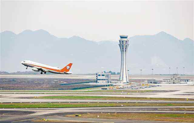 机场指挥台 重庆机场指挥塔台如何运作 一小时下500个指令