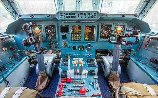 配玻璃化座舱与马桶，俄伊尔-476运输机舱内设施曝光