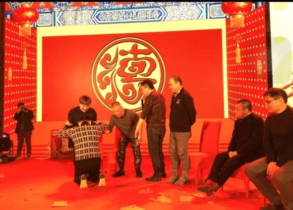 郭德纲无惧王彤拜师风波，德云社开箱演出人气爆棚