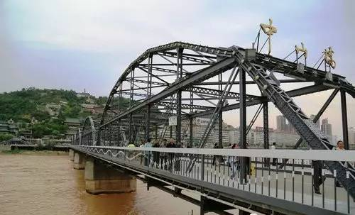 兰州黄河铁桥，究竟是如何修建的，德国人为何敢保固八十年？