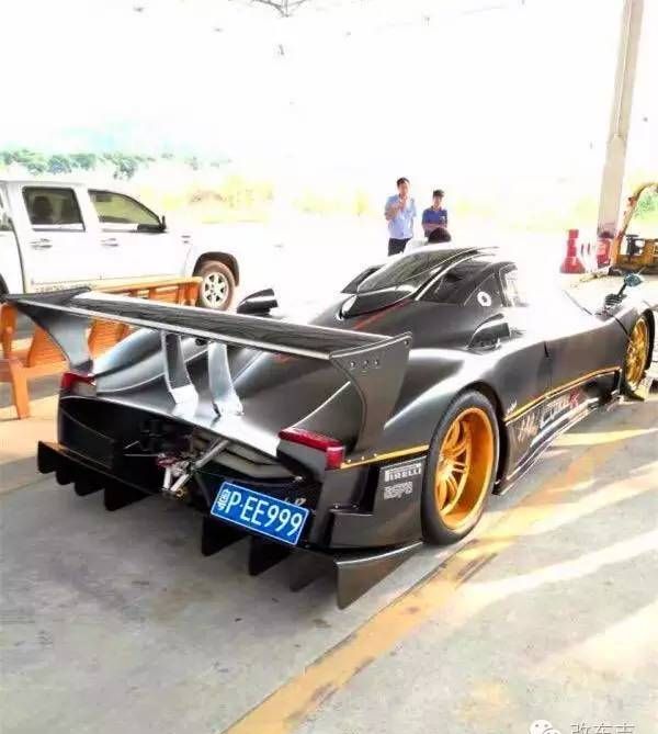 价值4000万的帕加尼Zonda R惊现国内，开到要推车真是尴尬了！