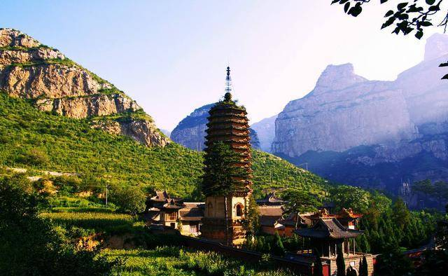 热火朝天的“寺庙经济”，也该消停消停了