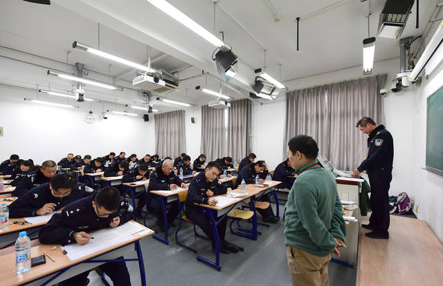 北京市公安局举行2017年下半年中级 基本级执法资格考试
