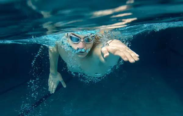 让数百万人受益的自由泳教学视频，跟着学准没错！