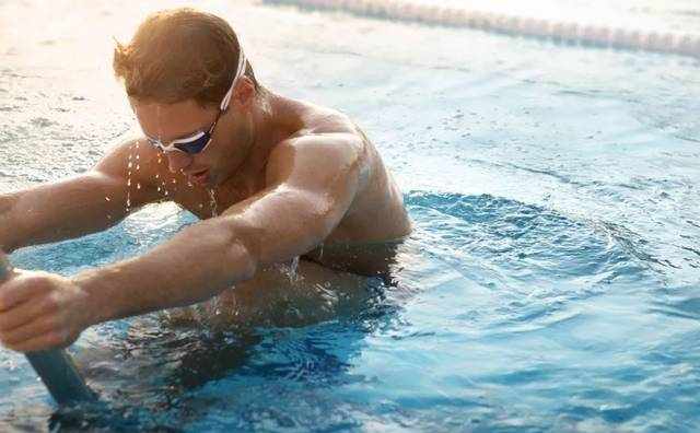 游泳技巧：提升游泳成绩的7个方法