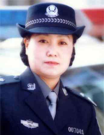 女公安局长 最美女公安局长已经去世十四年，她唯一的儿子，为何甘愿做片警