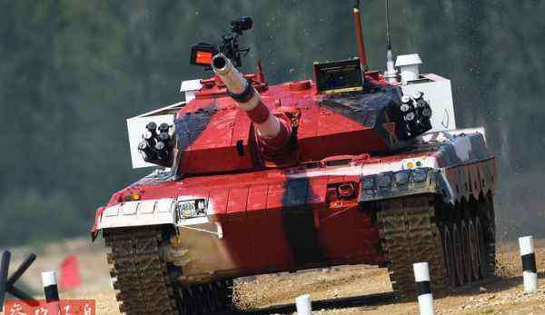 风驰电 俄媒解析中国96B坦克为何表现耀眼：跑起来风驰电掣