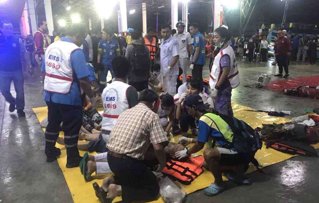 普吉岛翻船 揪心 | 1名中国游客在泰国普吉府翻船事故中身亡，仍有49人失踪！