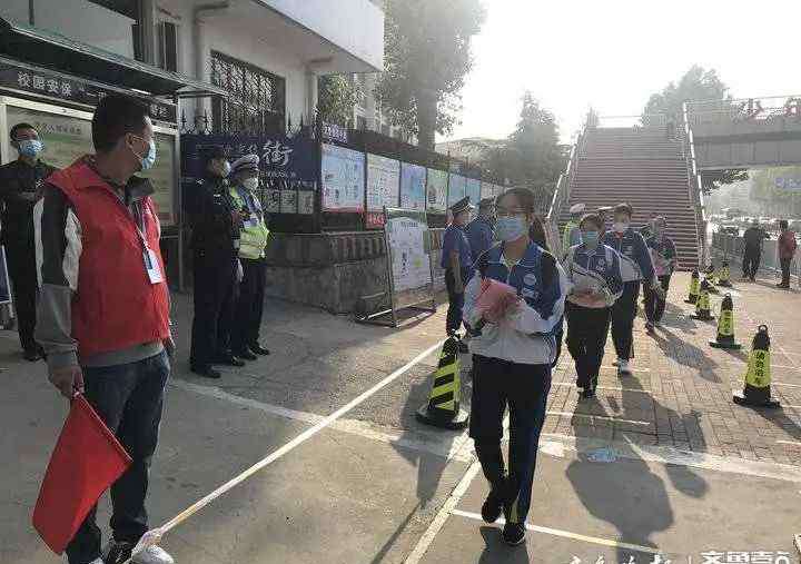 泰安市东岳中学 今日，泰安156所初中学校毕业年级正式开学！