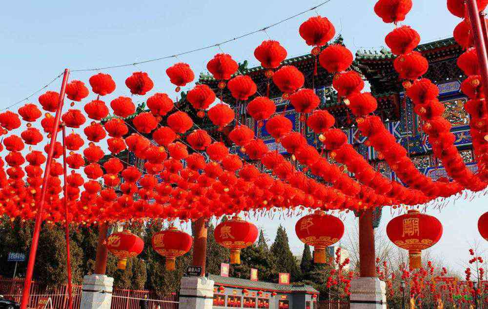大观园庙会 来北京过大年，地坛天桥大观园，撂跤高跷耍中幡，庙会家伙事儿全